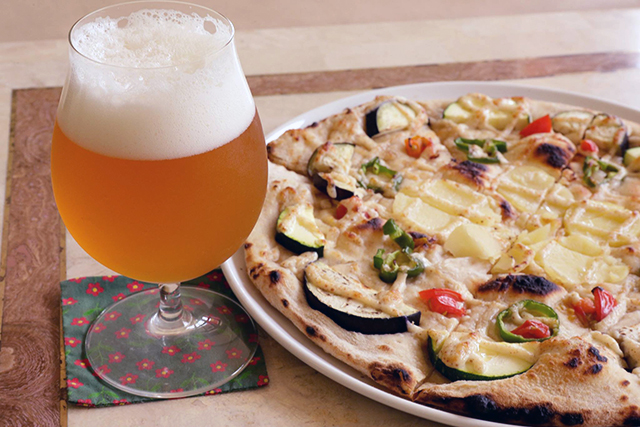 野生の菌と天然水を使用した地ビール