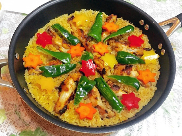 「フライパンで出来る♡塩麹チキンのクリスマスパエリア」レシピ