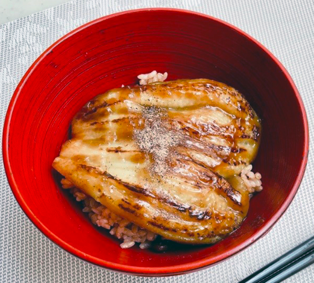 うなぎ風ナスの発酵かば焼き丼