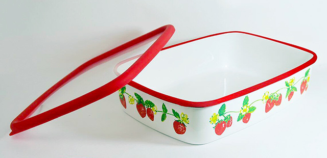 いちごきっちんオリジナルのいちご柄ホーローは間もなく発売予定です