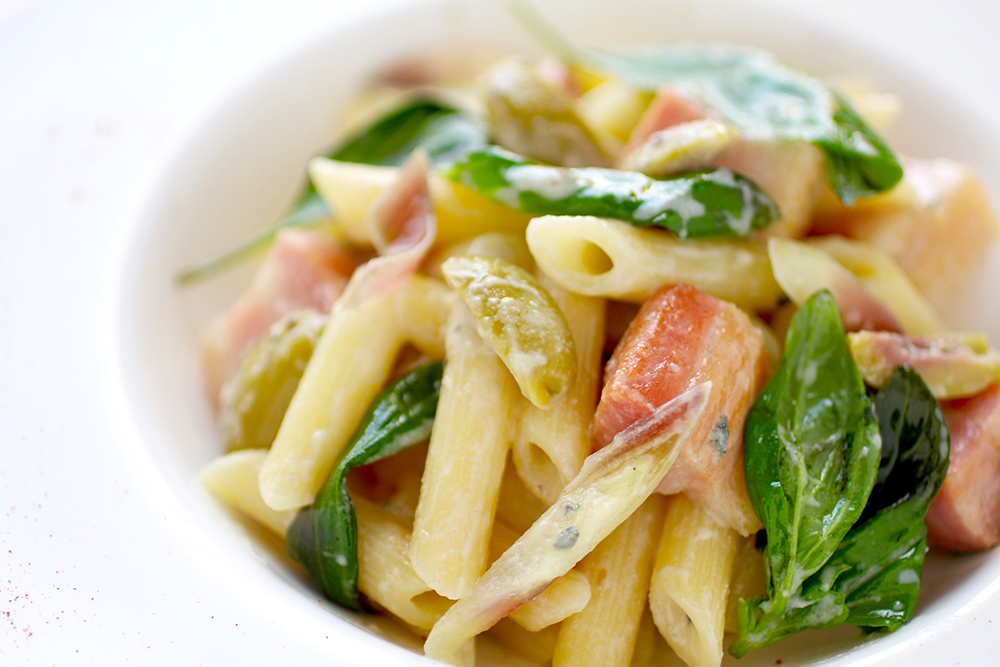ロックフォールチーズとベーコンのペンネ