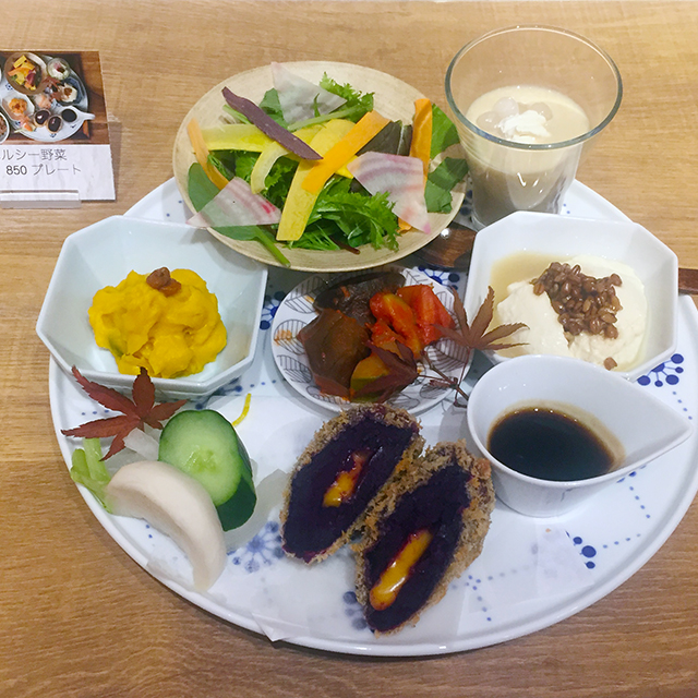 ヘルシー野菜850プレート　880円（税抜）