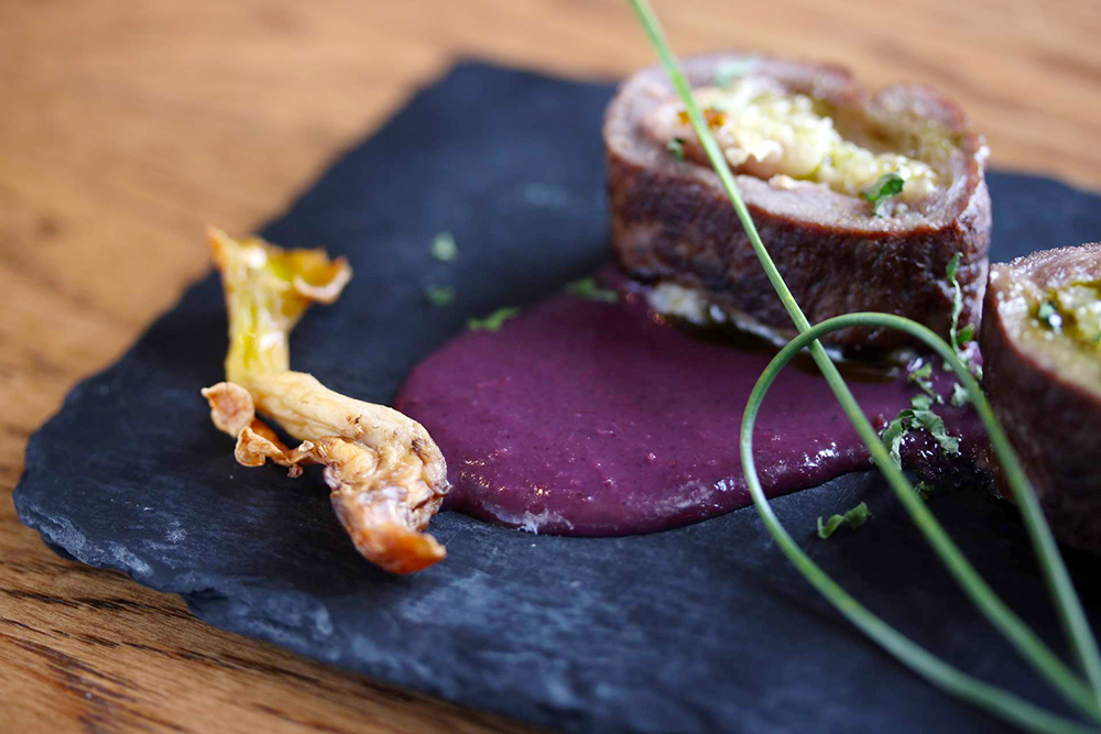 麹の入った赤ワインソース