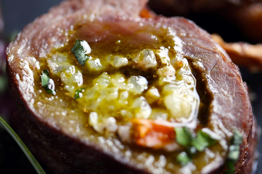 蝦夷鹿（エゾシカ）肉で巻いた鮒鮓（ふなずし）のリゾット