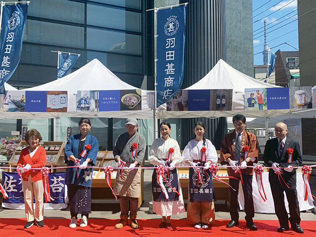 期間限定「羽田甚マルシェ」のオープニングテープカット