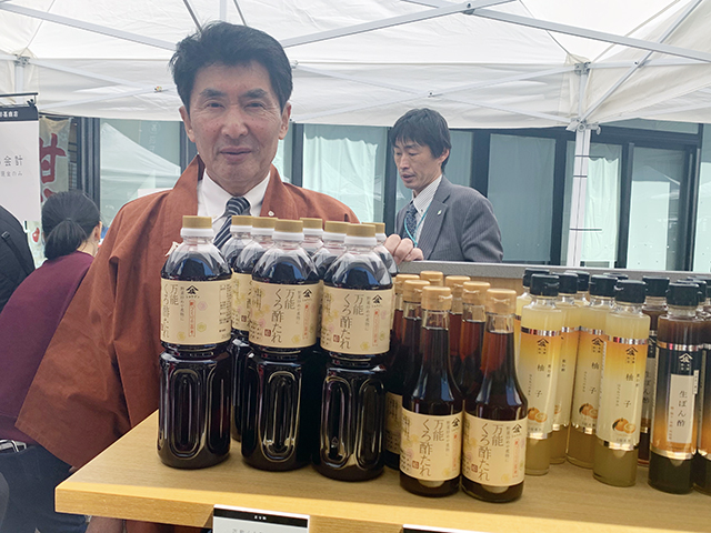 「羽田甚商店」オープニングイベントに参加中の『株式会社庄分酢』十四代目・高橋一精さん