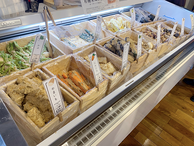 「羽田甚商店」オープニングイベントに並ぶ『菜香や』のぬか漬け