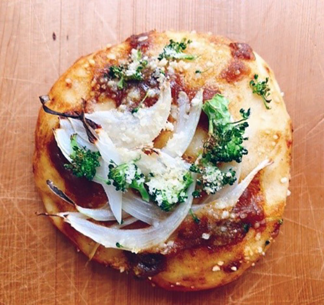 発酵豆腐パンで作るカレーピザ