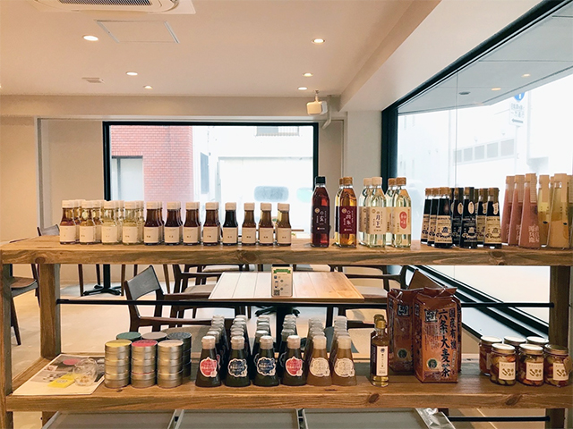 エントランスに入ってすぐの物販スペース