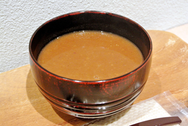 さらにビーツがたっぷり溶け込んだ「華やぐ紅」もおいしくいただき、さすがにお腹もいっぱいに。