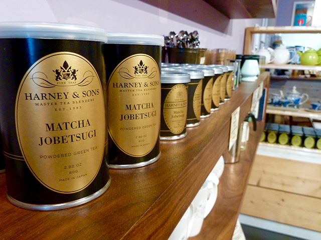 ソーホーに店を構える『Harney&Sons』は、品質の高いお茶が厳選された高級ティーショップ。ここでも抹茶は扱われており、店内には特別コーナーまで設けられるほど人気だ。