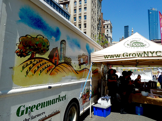 ニューヨークはマンハッタン、14丁目のストリートで開催されたグリーンマーケット