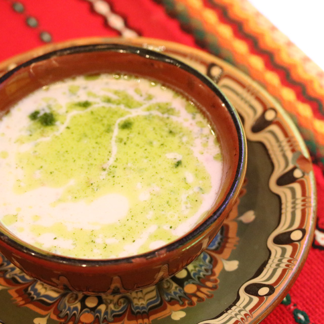 ブルガリアのヨーグルト料理、作冷製スープ「タラトル」