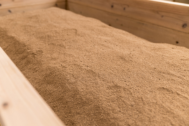 発酵した米ぬかが入った杉の浴槽<