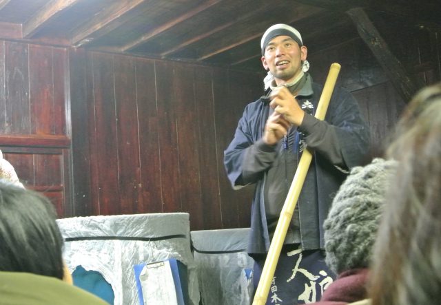 For this process called “kimoto” production, Terada Honke persists on applying the traditional method, because it is considered a phase of particular importance for this brewery. 
