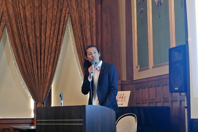 最後のゲストスピーカーは、直前までなかじさんと一緒に司会進行をしていたこちらの男性。ラジオ放送局「ゆめのたね」代表でプロデューサーでもある佐藤大輔さんです。