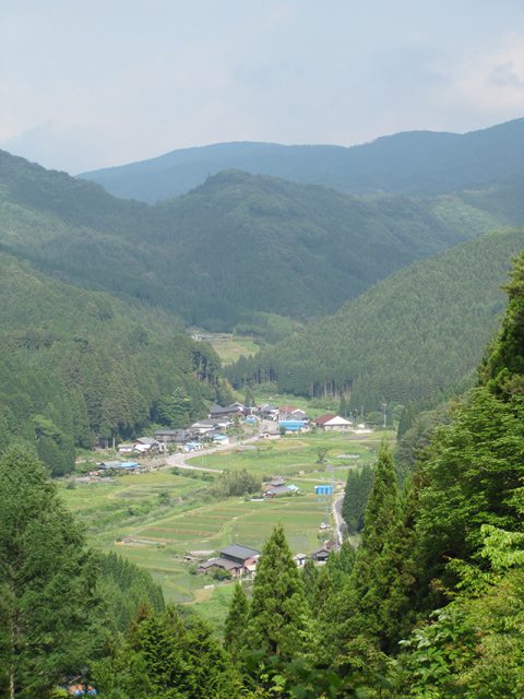 愛知県の奥三河、足助町の山あいの集落、大多賀のおいしい湧き水