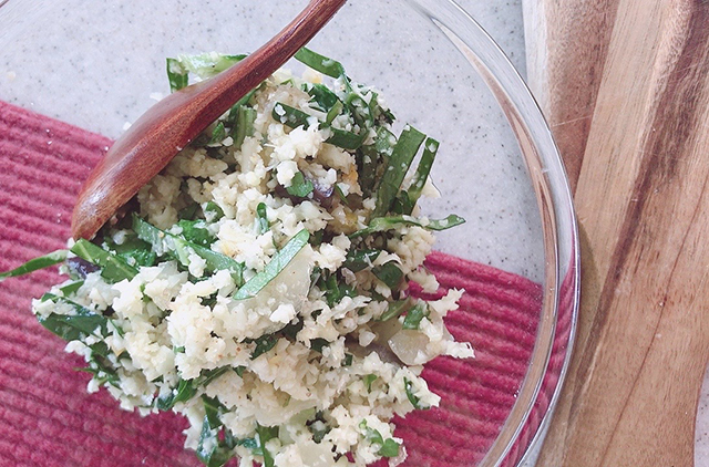 スプーンで食べる「カリフラワーの発酵レモン塩サラダ」の作り方・レシピ