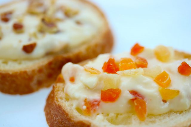 甘酒クリームチーズディップ_ドライフルーツ_ナッツ【チーズ専門家に聞く】“甘酒×チーズ”という新しい組み合わせ：発酵ライフを楽しむ haccola（ハッコラ）