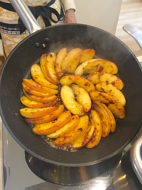 バターを使わない『りんごの味噌キャラメリゼ』の出来上がり