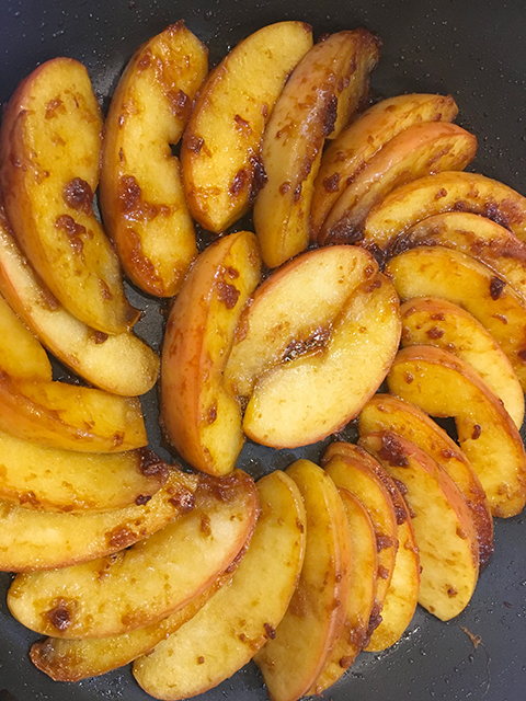 バターを使わない『りんごの味噌キャラメリゼ』