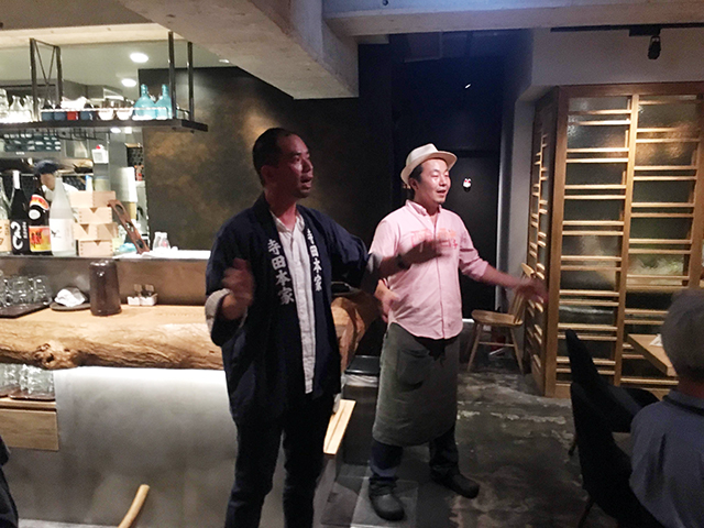 寺田さんと鈴木さんによる、寺田本家の「酛摺り（もとすり）歌」