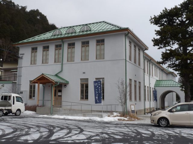 研究所は旧帝室林野局庁舎を改修して利用されていて、非常にモダンで素敵な建物でした。