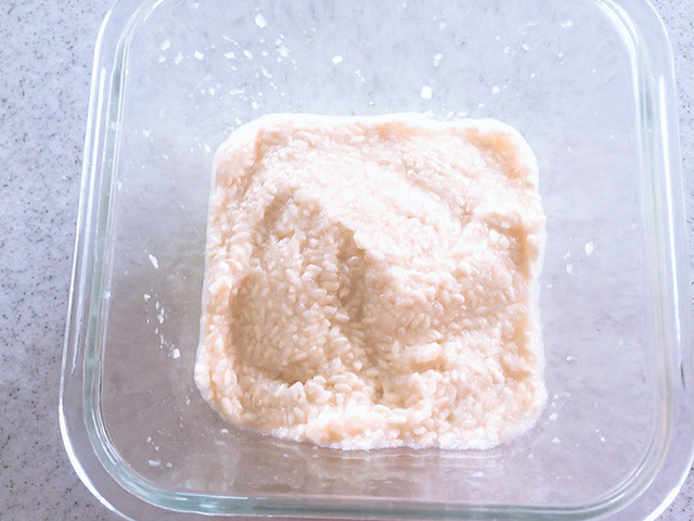 出来立ては白くてほぼ香りはありません