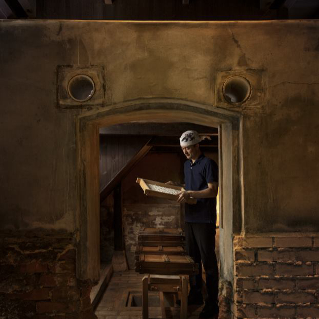 梅雨は麹菌が喜ぶ季節⁉老舗種麹屋「菱六」直伝、麹蓋を1人1枚使う本格的な麹作り講座が6月に開催