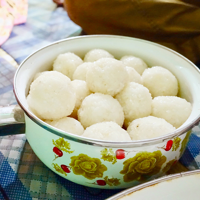 インドネシアの羊羹⁉麹で作る発酵スイーツ「タペクタン(tape ketan)」│諸国菌食紀行