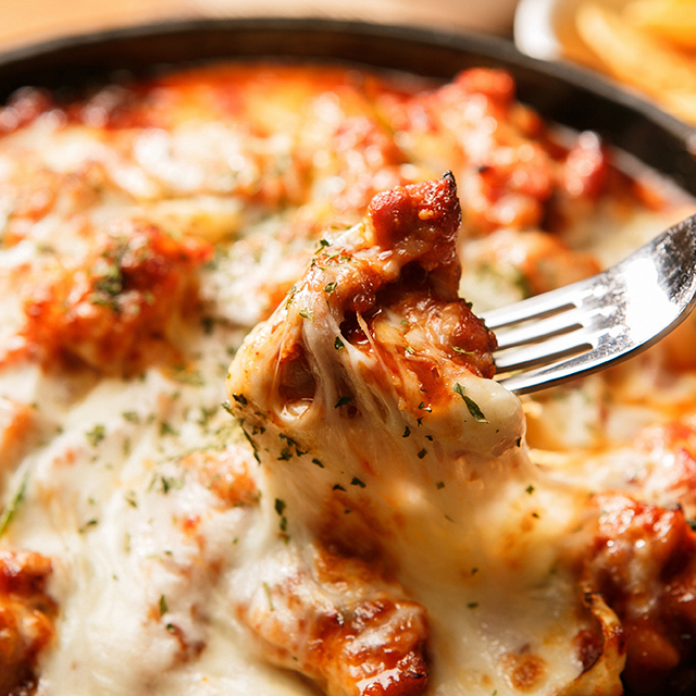 【フライパンで簡単♪】チーズタッカルビレシピ│コチュジャン×チーズの発酵パワー満点！