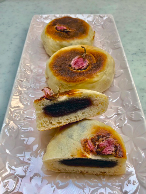 フライパンで作る、簡単で焼き立てが楽しめるあんぱんレシピ