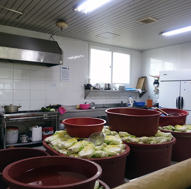 タライで重石をする