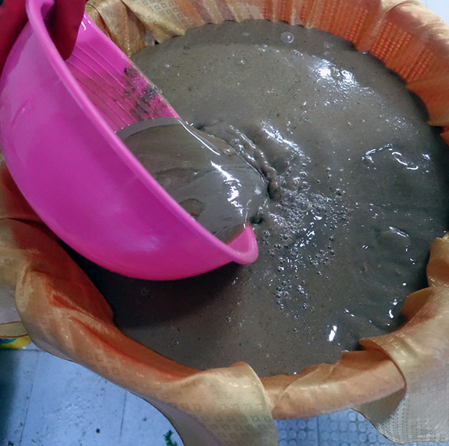 잡젓갈（チャプチョッ、雑塩辛）は、生臭みを取るため一度加熱して、 濾してから使う