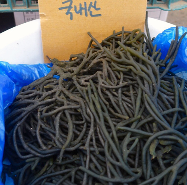 市場で売られていたチョンガ。細かく刻んで入れる