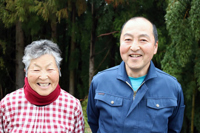 山田喜美子（右）さんと、息子さんの山田武志さん（左）