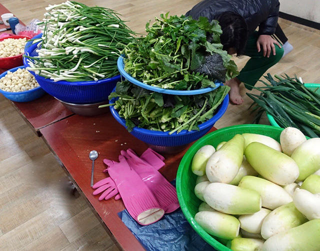 ヤンニョムに入れる野菜を切る：ヤンニョムの下準備