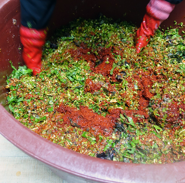 まずは野菜たちを混ぜていく