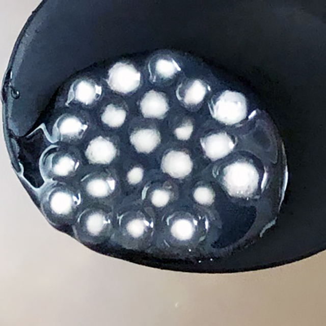 火が通っていないタピオカ