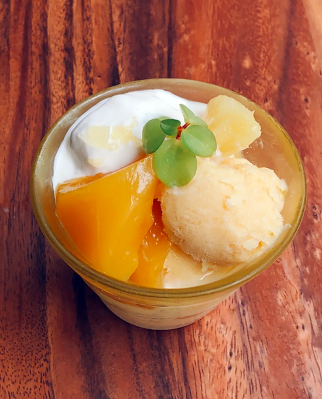 プレーン味・マンゴー味・パイナップル味の甘酒シャーベットで作る発酵パフェ