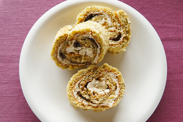 筆者がレシピから作った「石鎚黒茶ゼリーのロールケーキ」