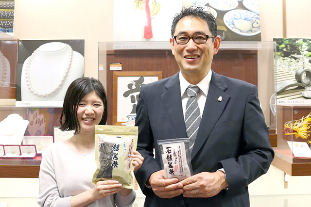 愛媛県東京事務所の峯下さん（右）と井上さん（左）