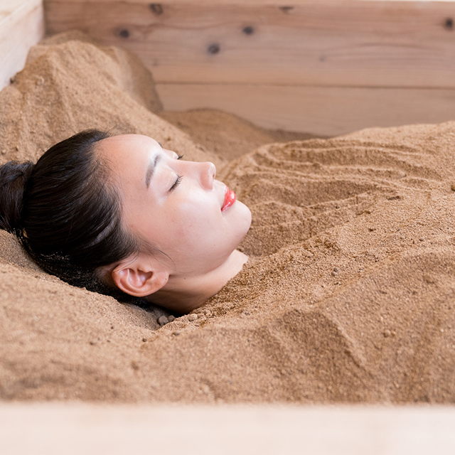 東京都新宿区の米ぬか酵素浴「発酵風呂ハッコラ神楽坂本店」で、冷えやむくみ、太りやすい「溜め込み体質」を解放！