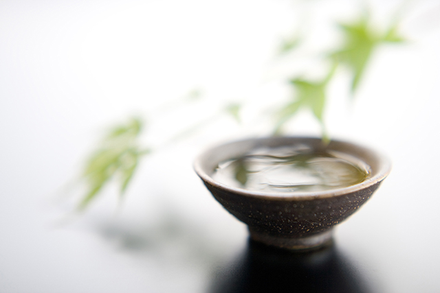 「さんまと柿酢のカルパッチョ」に合うのは、発酵居酒屋5でも人気のあのお酒