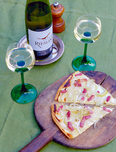 アルザス・ワインと一緒に食べたい、ヨーグルト味のタルト・フランベ