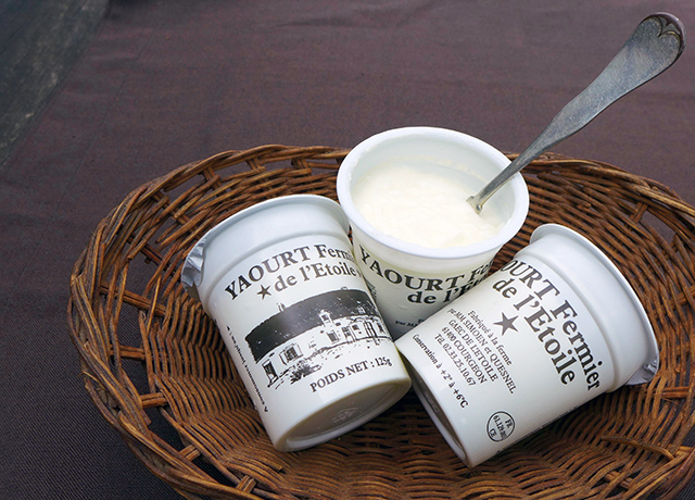 タルト・フランベに使うヨーグルトは必ずナチュラルを